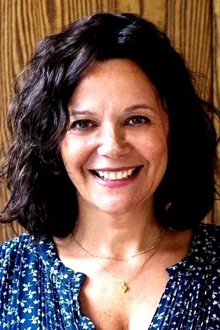  Nicola Shindler