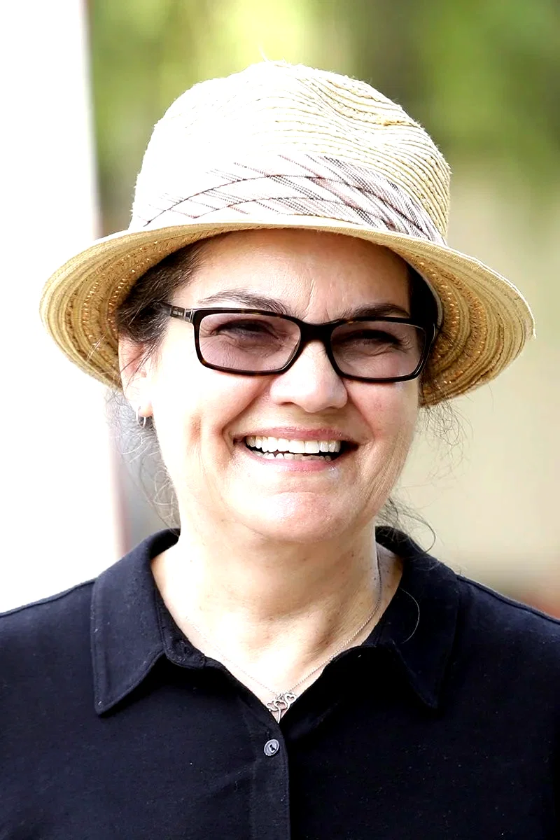  Julie Hébert