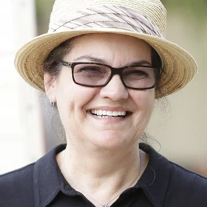  Julie Hébert