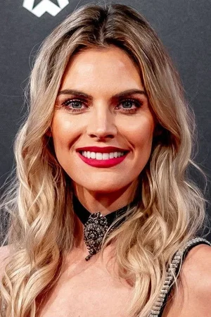  Amaia Salamanca