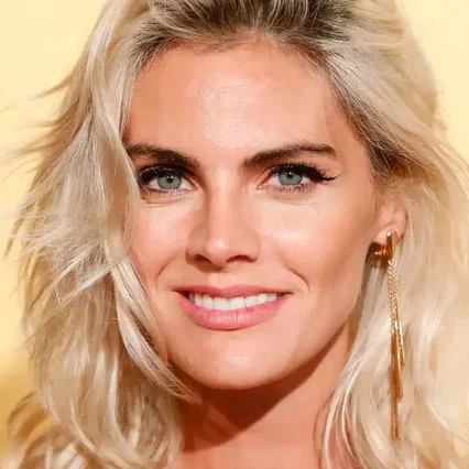  Amaia Salamanca