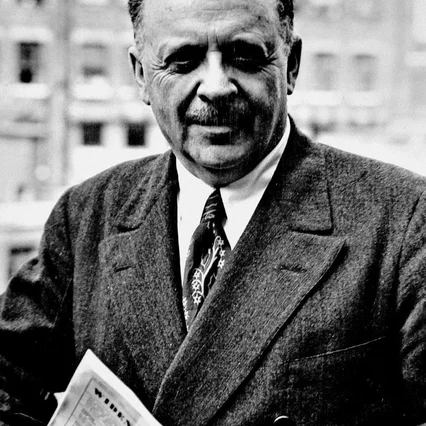  Edward Bernays