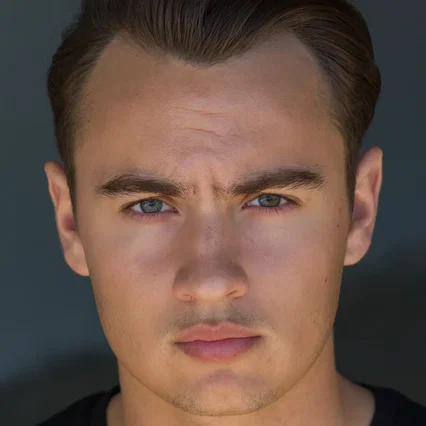  Brandon Thomas Lee