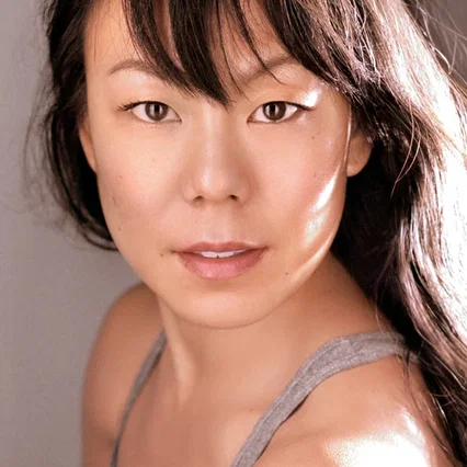  Ali Ahn