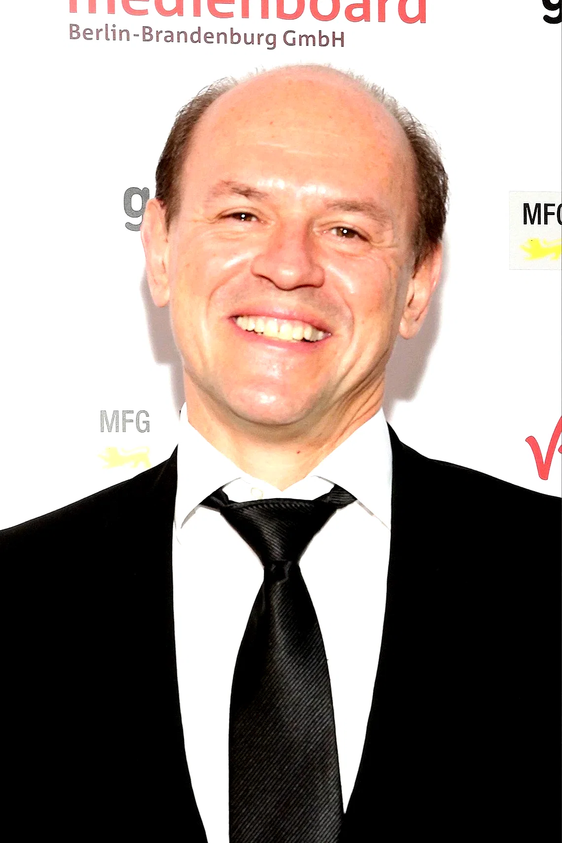  Robert Kulzer