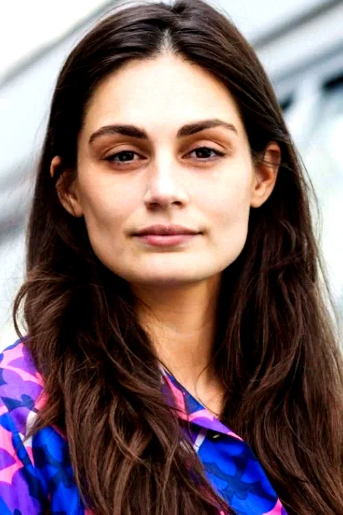  Zara Dwinger