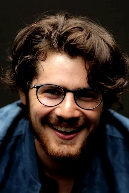  Daniel Roher