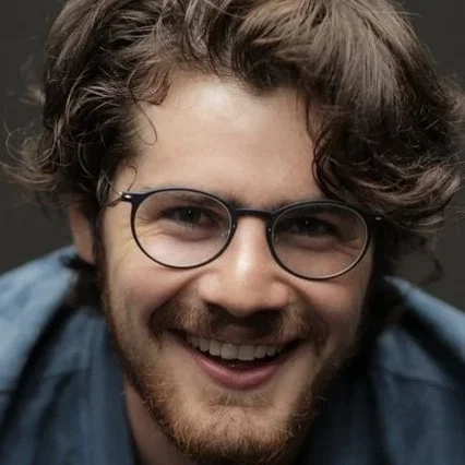  Daniel Roher