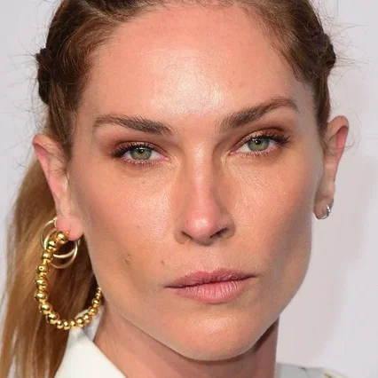  Erin Wasson