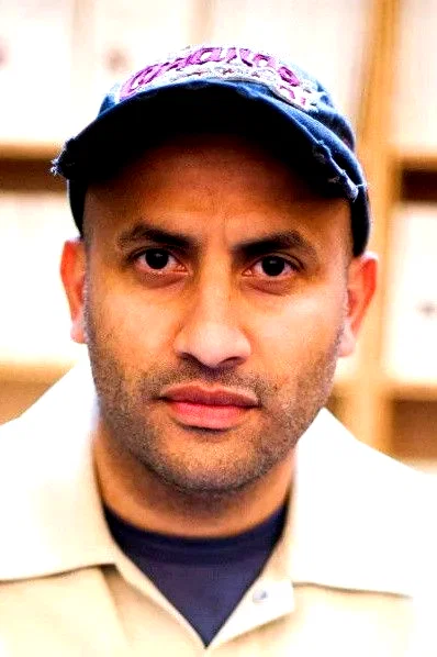  Amine Adjina