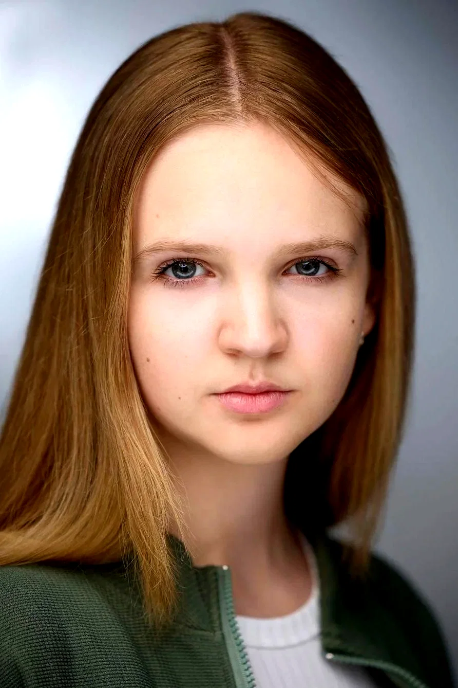  Anya Cooke