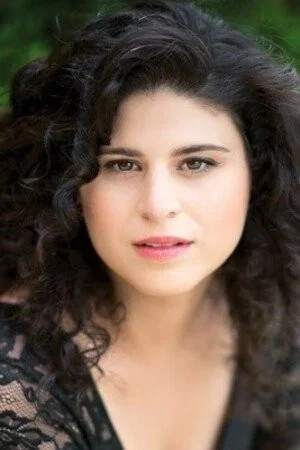  Olivia Stambouliah