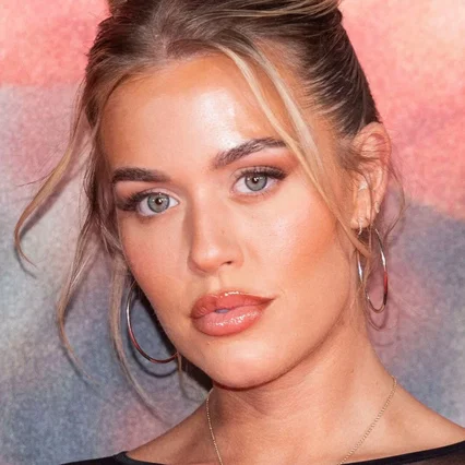  Lottie Tomlinson