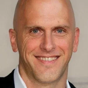  Bradley Buecker