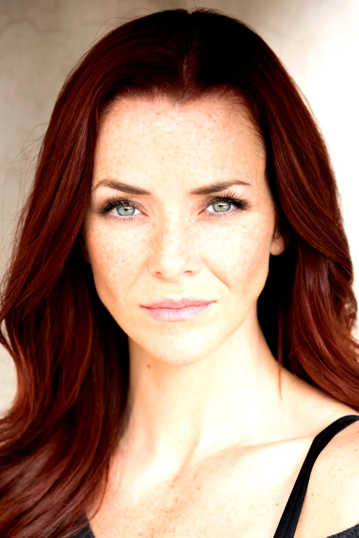  Annie Wersching