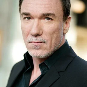 Photo star :  Patrick Page