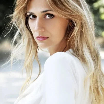  Anna Terio
