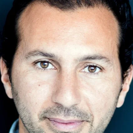  Laurent Aknin
