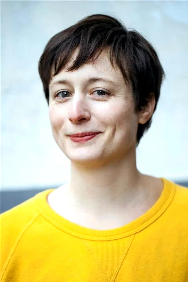  Pauline Belle