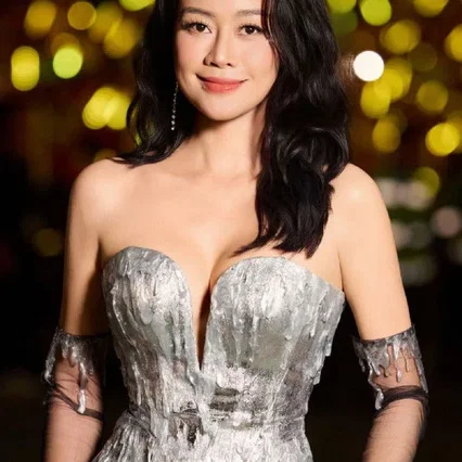  Phí Linh
