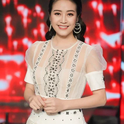  Phí Linh