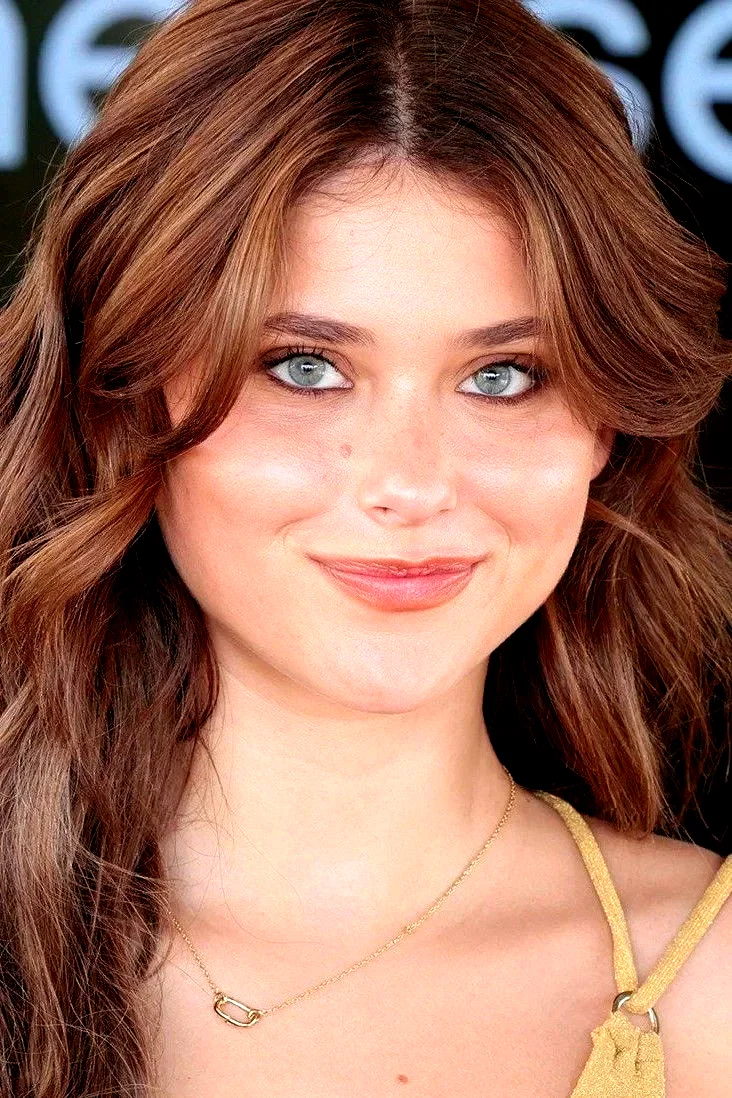  Nicole Wallace