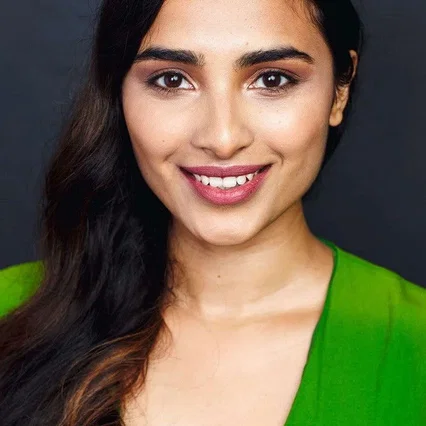  Anya Banerjee