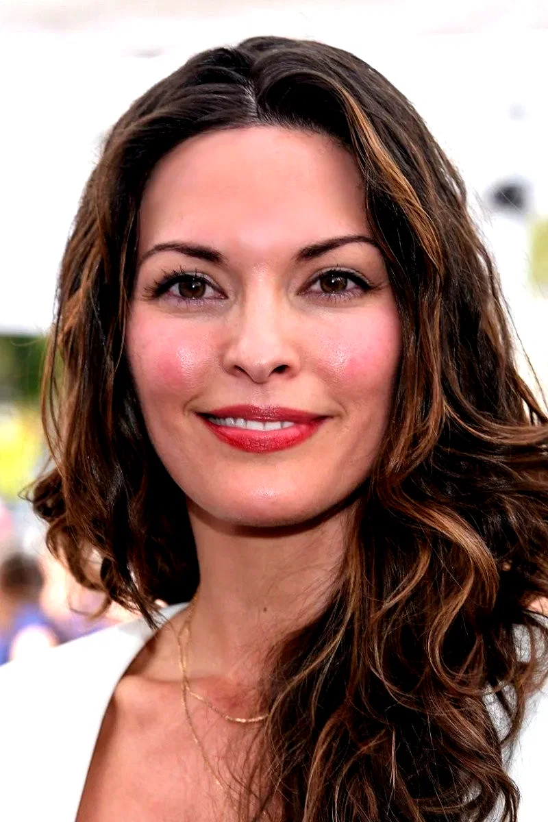  Alana de la Garza