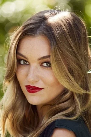  Lili Simmons
