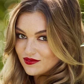 Photo star :  Lili Simmons