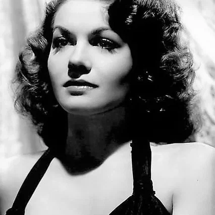  Eve Whitney