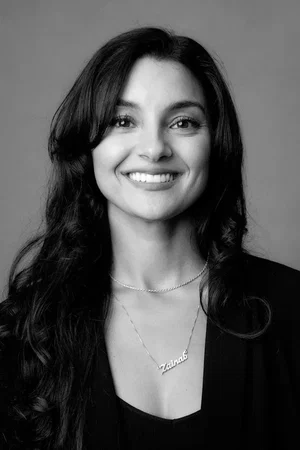  Zainab Azizi photo