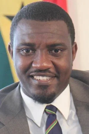  John Dumelo photo