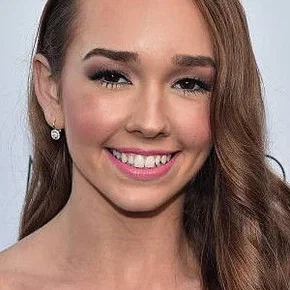 Photo star :  Holly Taylor