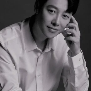 Photo star :  Kim Dong-wuk