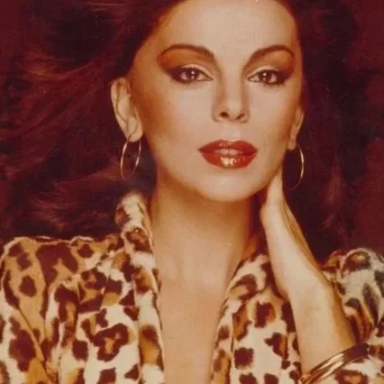  Chantal Contouri
