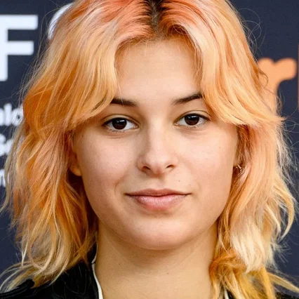  Dora Postigo