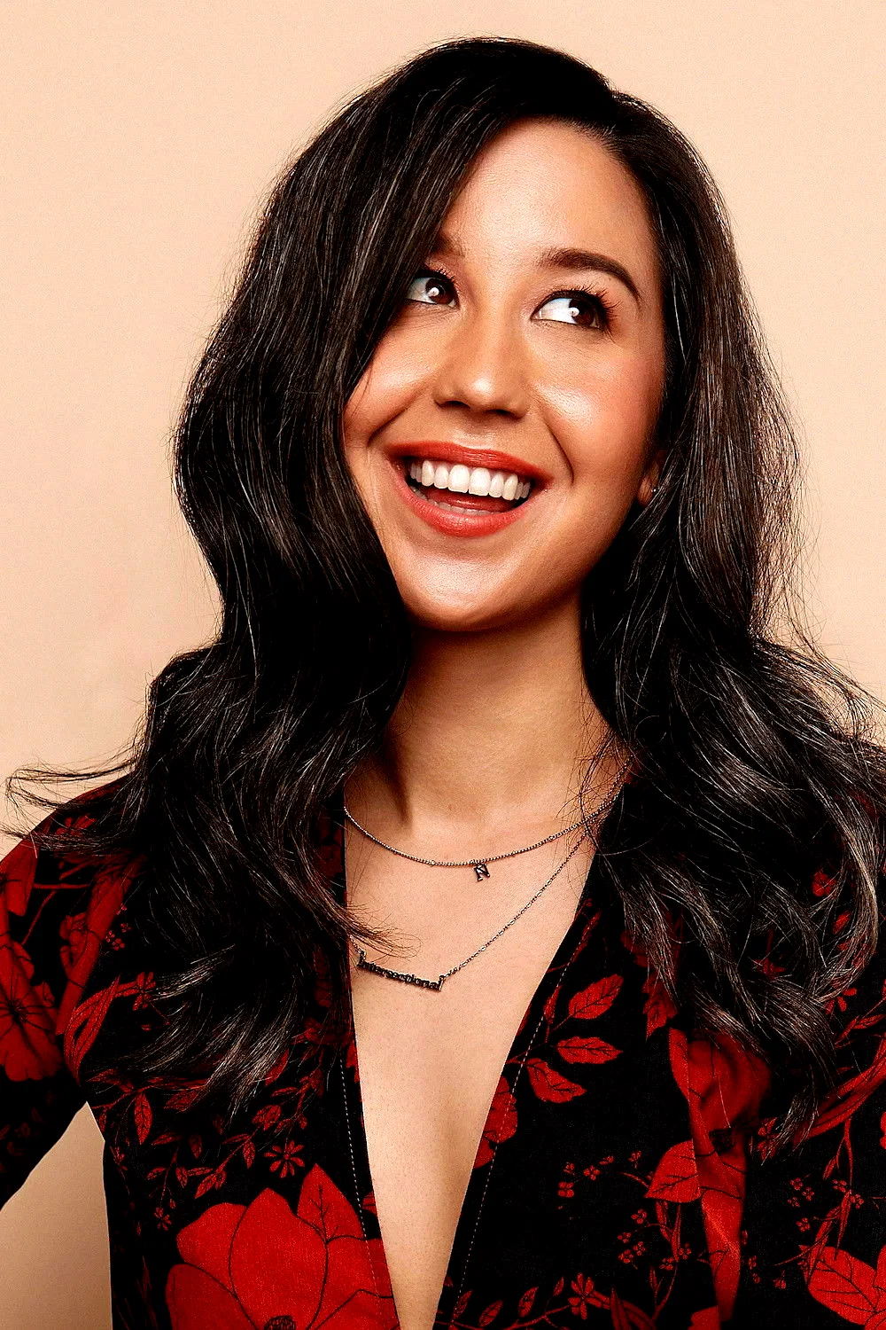 Nina Oyama