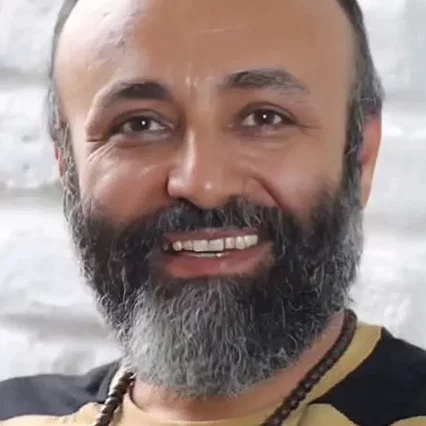  Nader Naderpour