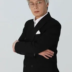 Photo star :  Lee Hwang-ui
