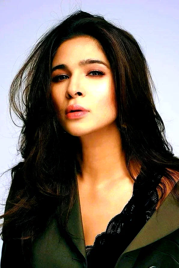  Ayesha Omar