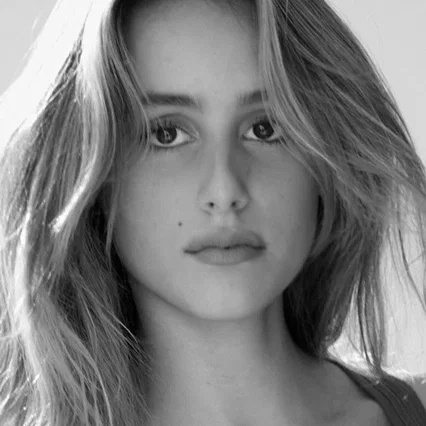  Nell Verlaque