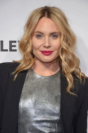  Leah Pipes photo