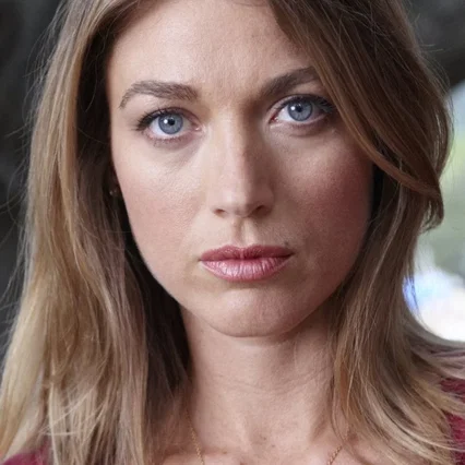  Natalie Zea