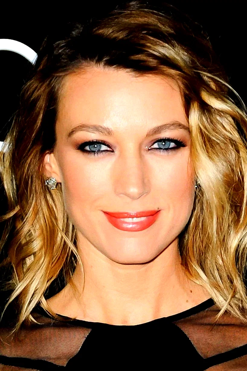  Natalie Zea