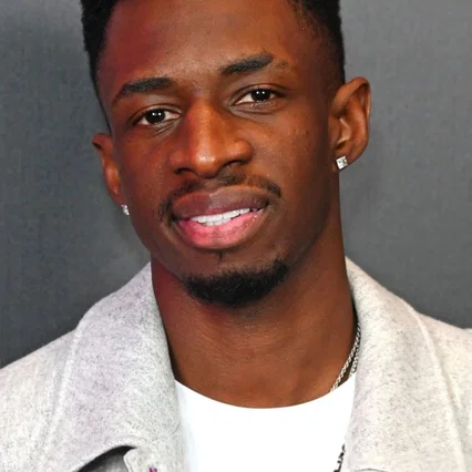  Tobi Brown
