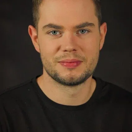  Adam Gradowski