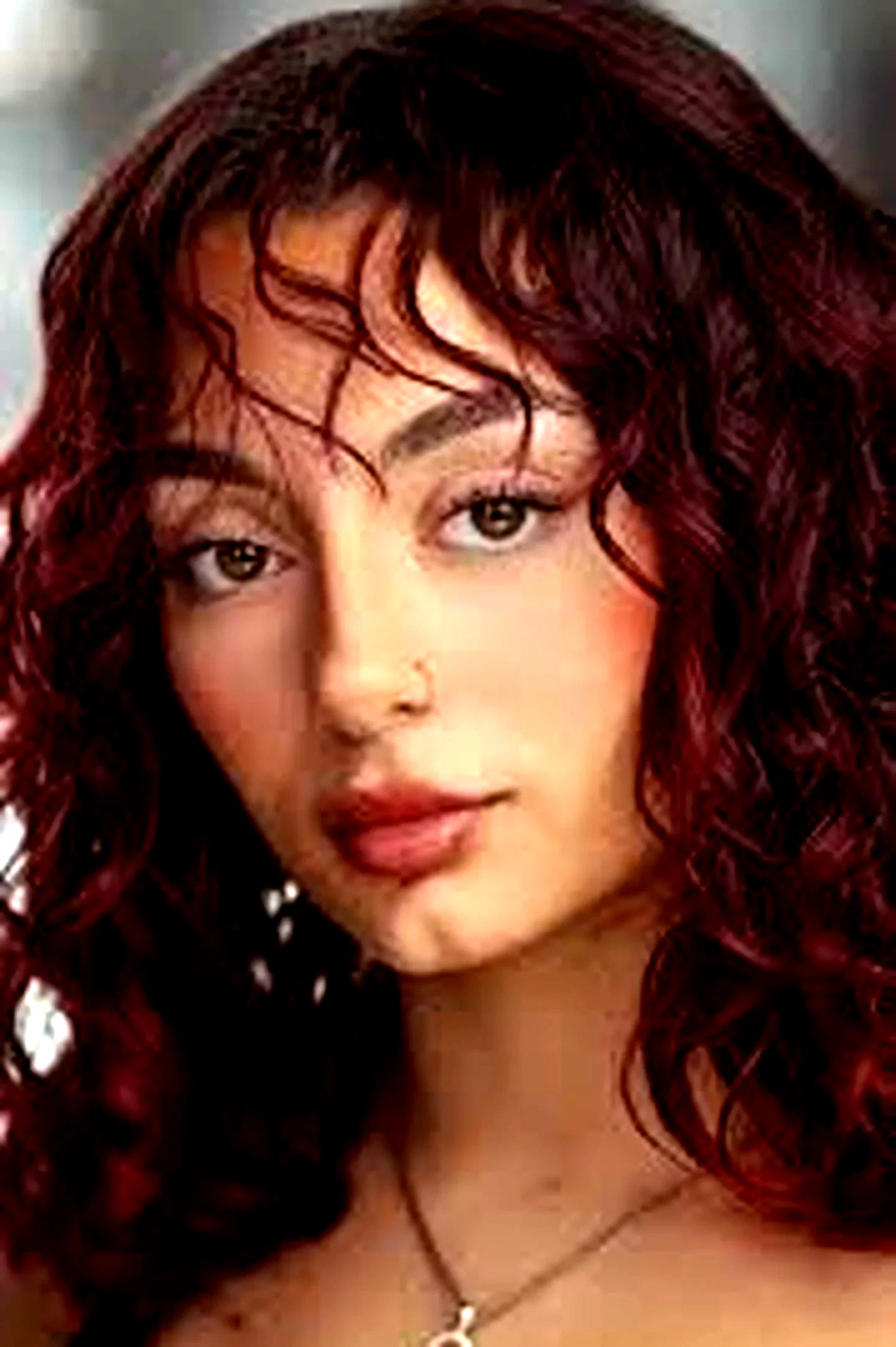  Lara Duru