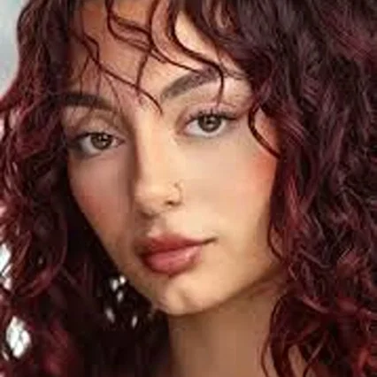  Lara Duru
