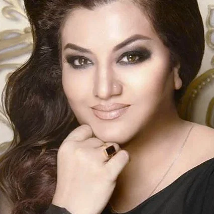  Hina Dilpazeer
